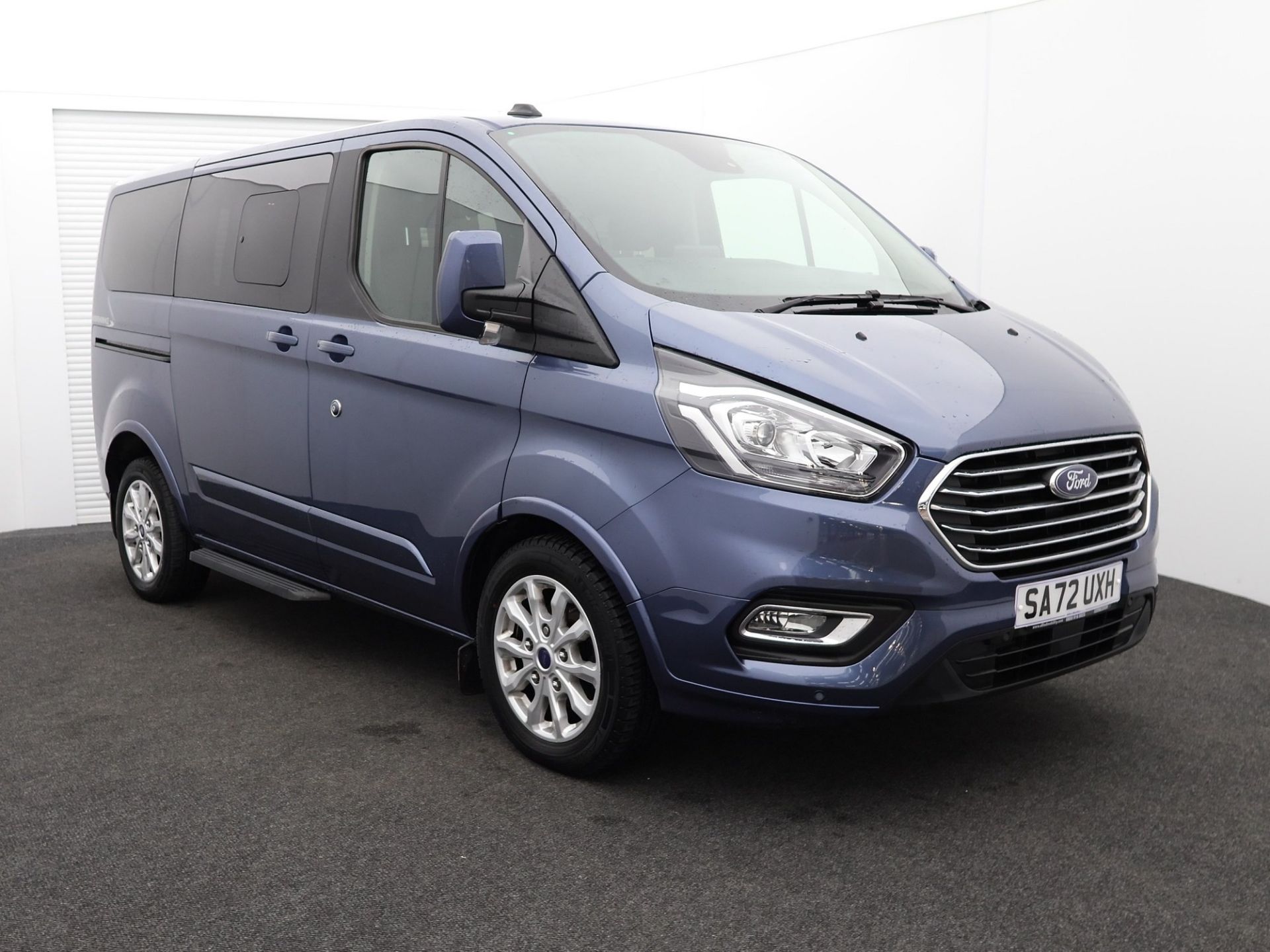 Nearly New WAV Ford Tourneo Custom Titanium 2.0 ltr automatic  6 seater Ramp & Winch
